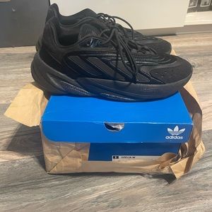 Adidas sneakers Ozelia W